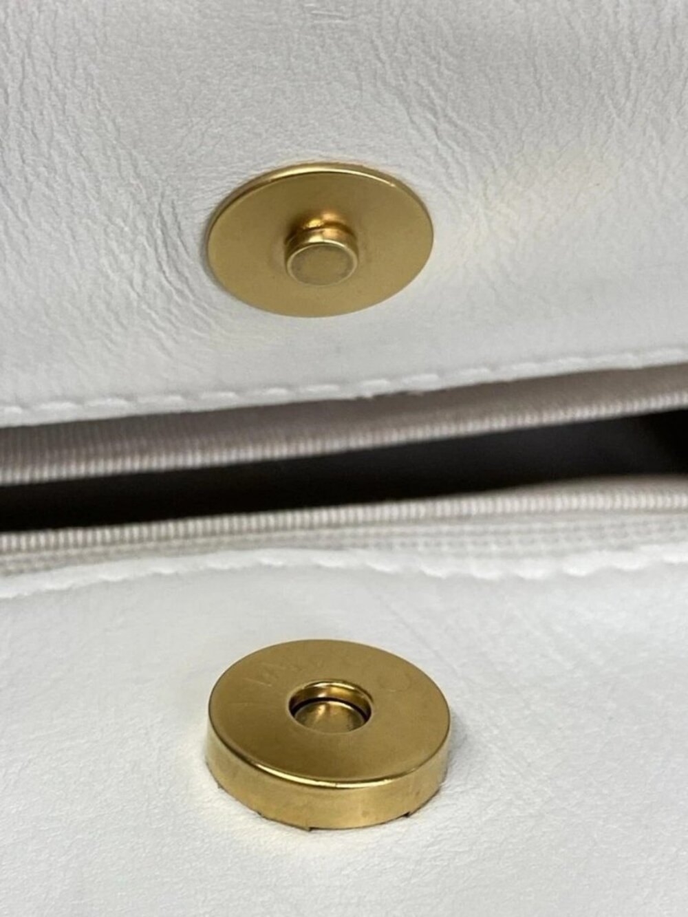 CHANEL Wild Stitch / Matelasse White Leather Shoulder Bag gold hardware - Picture 10 of 15